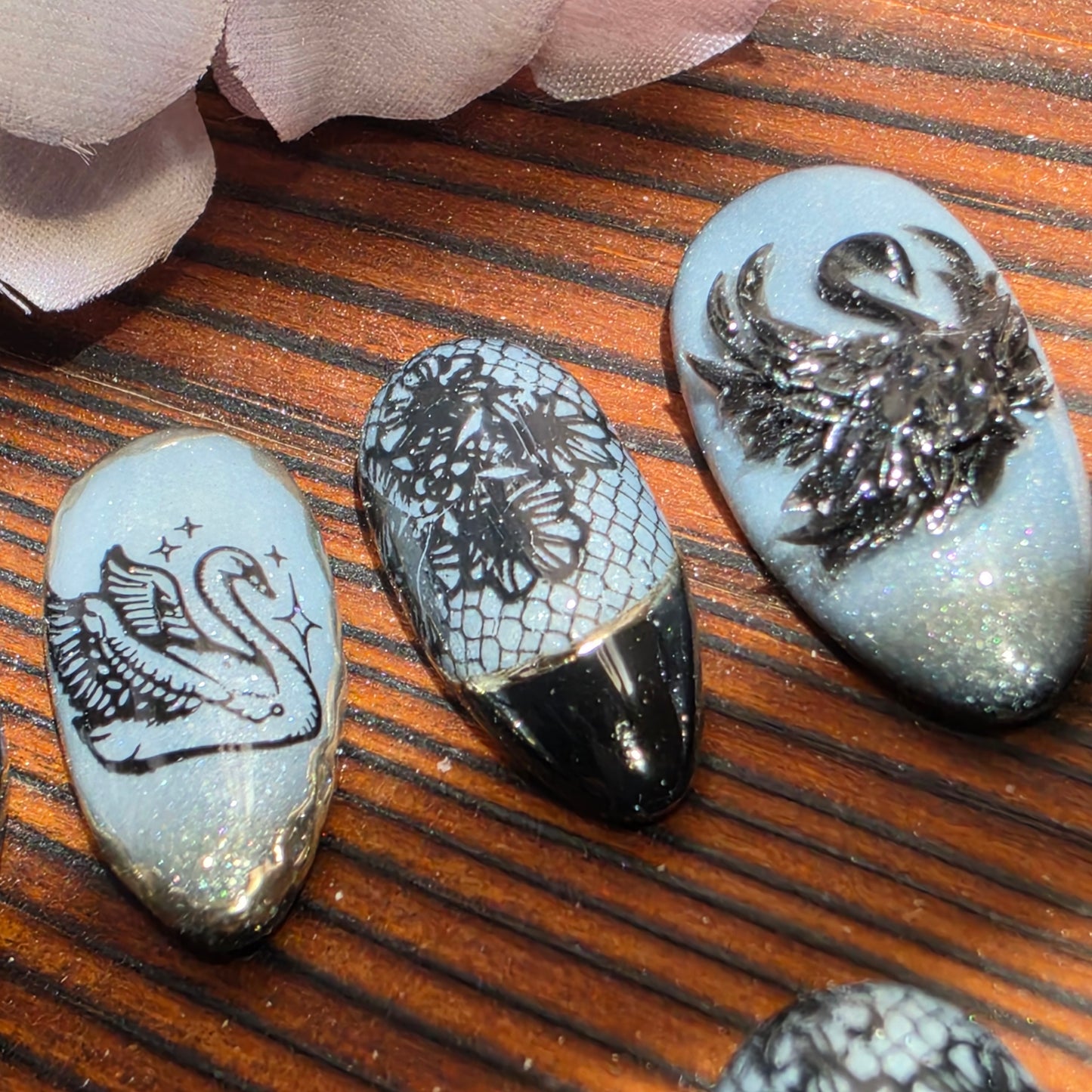 Black Swan – Luxury Press-On Nail Set